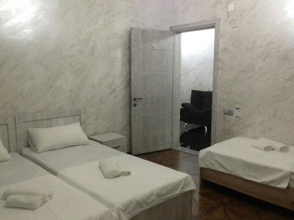 Отели типа «постель и завтрак» Hotel Emily Батуми-17