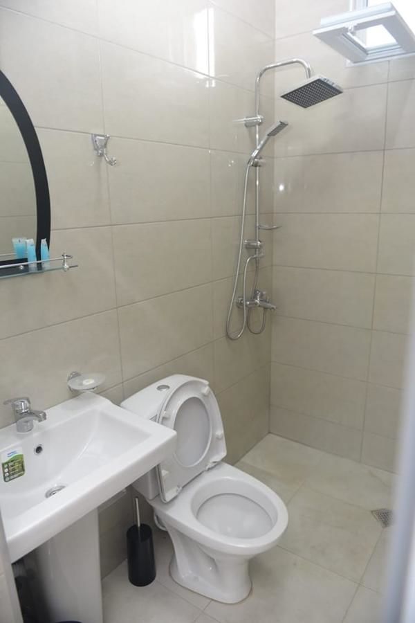 Отели типа «постель и завтрак» Hotel Emily Батуми-18