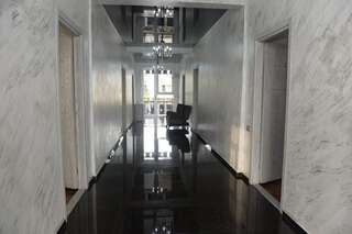 Отели типа «постель и завтрак» Hotel Emily Батуми Двухместный номер с 2 отдельными кроватями и собственной ванной комнатой-3