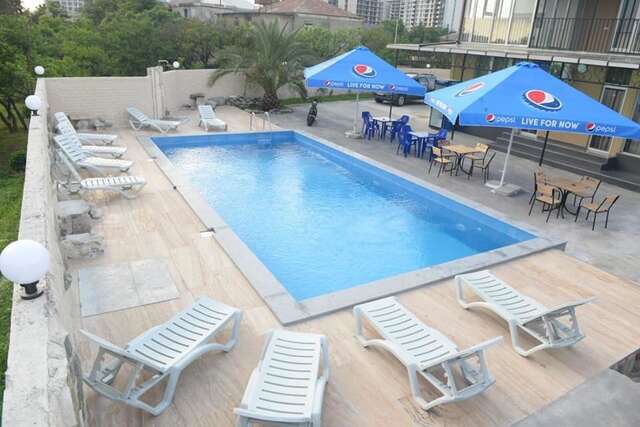 Отели типа «постель и завтрак» Hotel Emily Батуми-3