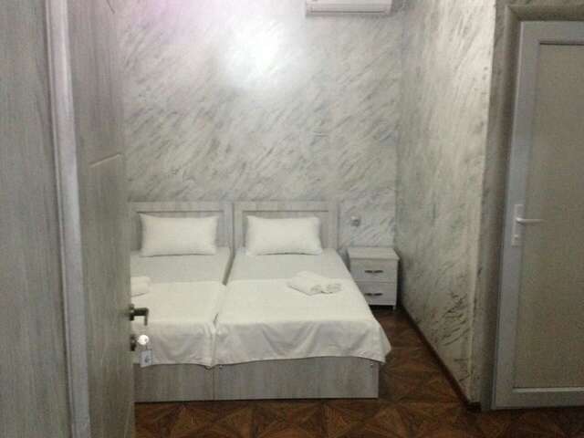 Отели типа «постель и завтрак» Hotel Emily Батуми-12